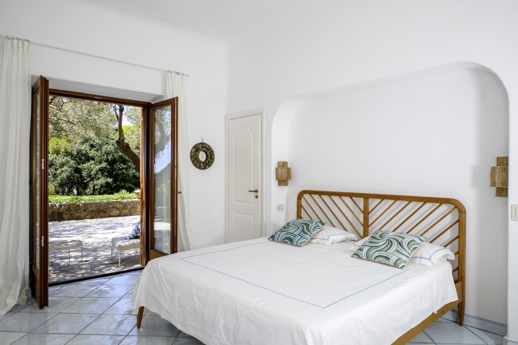Badroom_Ischia_Island_Villa_Grotta_Di_Leone